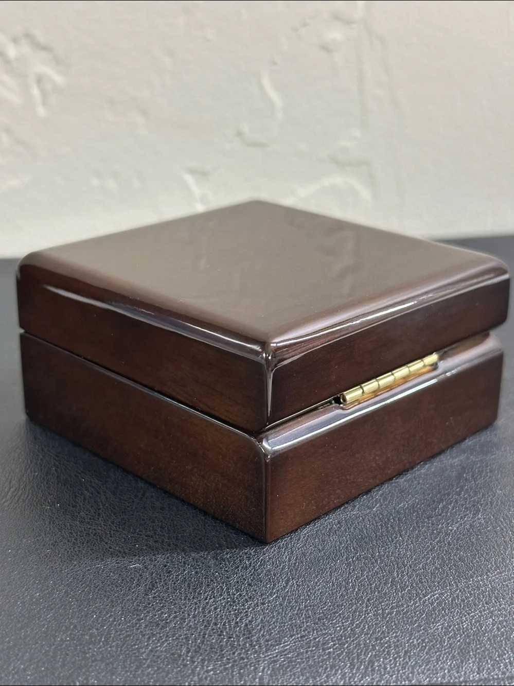 Premium Wooden Pendant Necklace Gift Box - Glossy Brown Lacquer Finish New